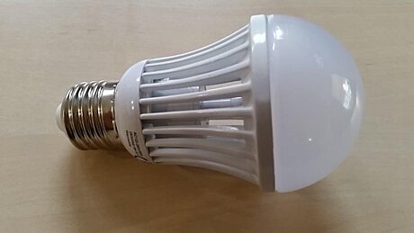 LED žárovka SMD18 LED,AC120-265V,9W