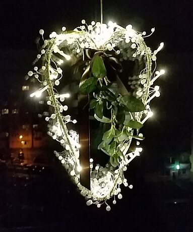 Perlové srdce 30cm závěsné LED
